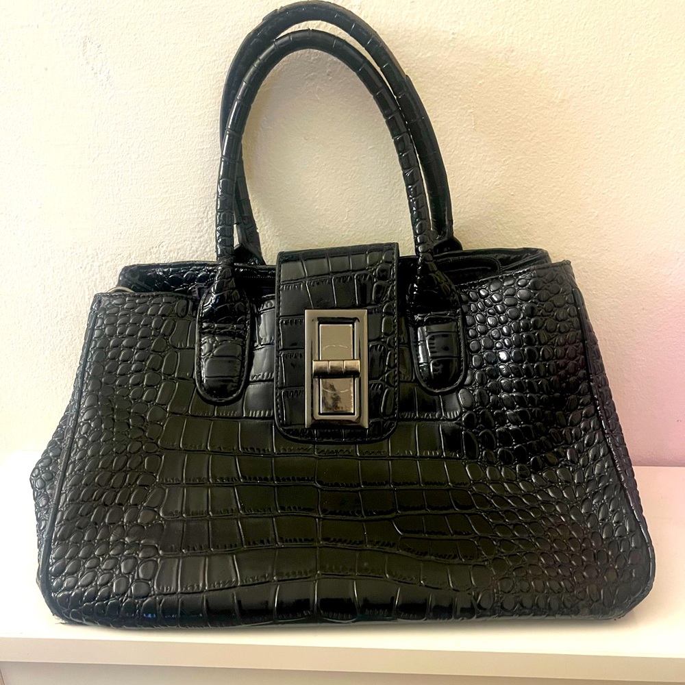 Susen black embossed purse